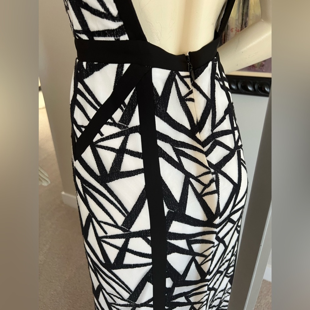 BCBGMAXAZRIA “Daniela” Sleeveless A-Line Gown – Size 2 - Picture 13 of 16
